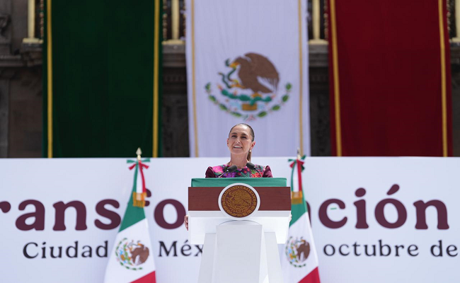 The transformation advances. Mexico City Zócalo / @Claudiashein @GobinoMX >>>