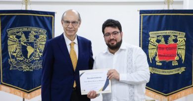 In Naucalpan, State of Mexico, President Isaac Montoya pledges support to UNAM after recognizing FCPyS alumni / @isaacsolar @GobNau >>>