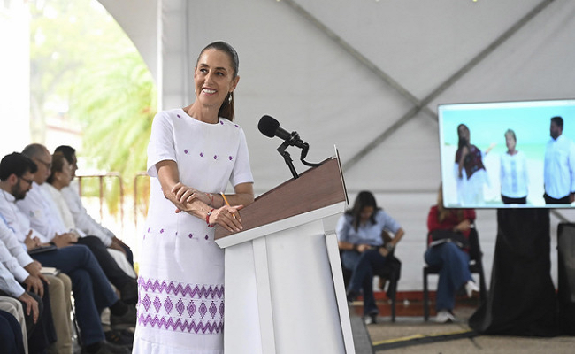 Claudia Sheinbaum Pardo promotes a decree to make Mahahual a benchmark for responsible tourism / @Claudiashein @GobiernoMX >>>