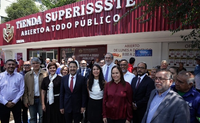Martí Batres Guadarrama and Dunia Ludlow Deloya inaugurate branch offering 2,273 essential products at fair prices / @martibatres @ISSSTE_mx >>>